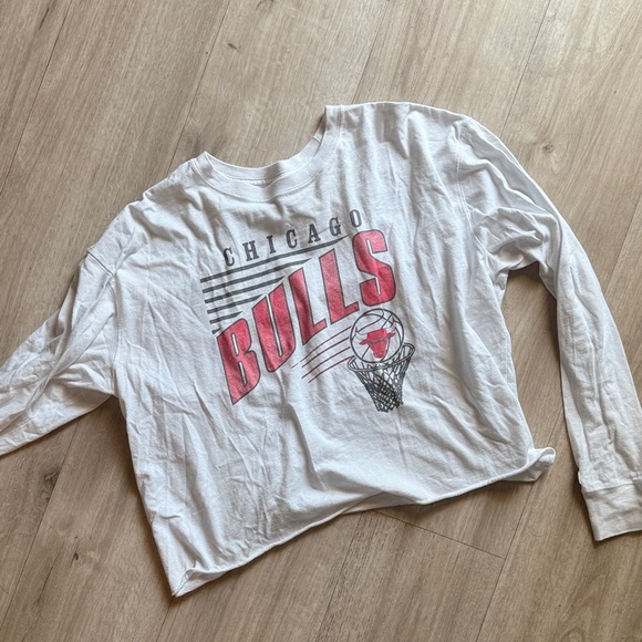 Tailgate Tops - CHICAGO BULLS tailgate Crop Long-Sleeve Tee